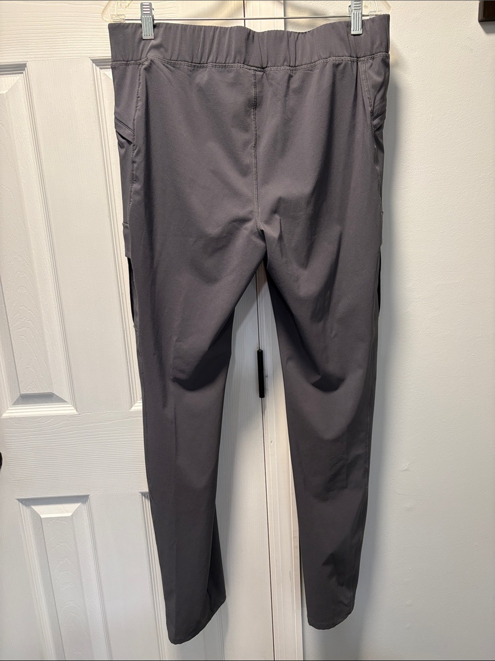 Eddie Bauer Women’s Cargo Pants in Charcoal Gray - Picture 3 of 4